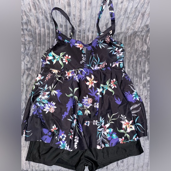 Tankini (S) swimsuit Floral Print w/black bottoms(with floral print on the top). - Picture 1 of 10